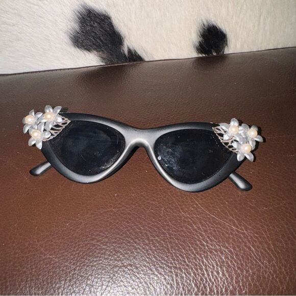 NEW House of Correia Custom Black Cateye Sunglasses w/ Pearl 3D Silver Flowers main image 5
